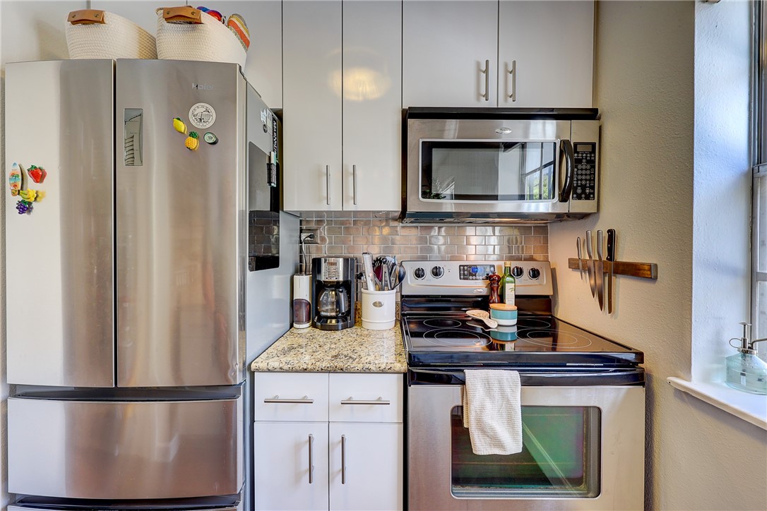 Photo #3 Nice stainless steel appliances