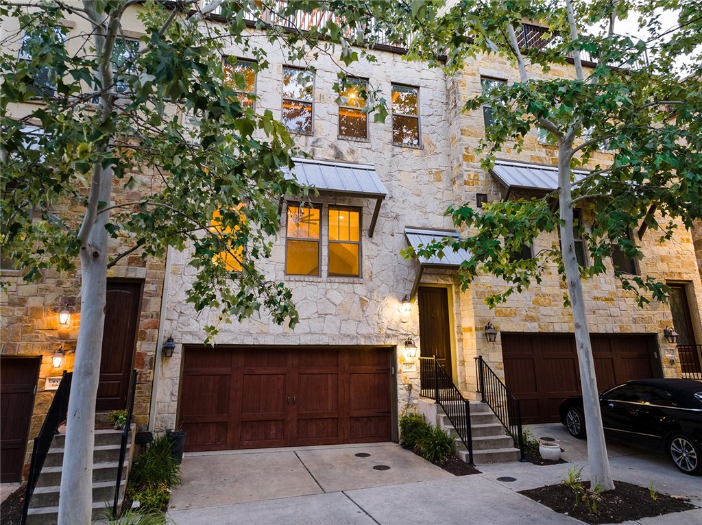 Browse active condo listings in THE BROWNSTONE