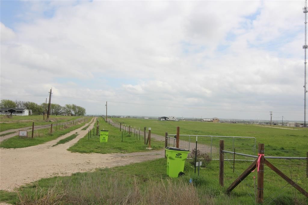 2135 County Road 460 Road, Coupland, Texas image 1