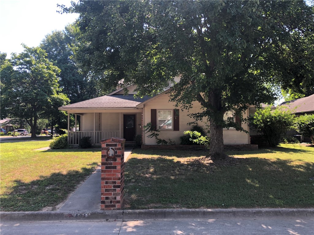 607 N 37th Place, Rogers, AR 72756