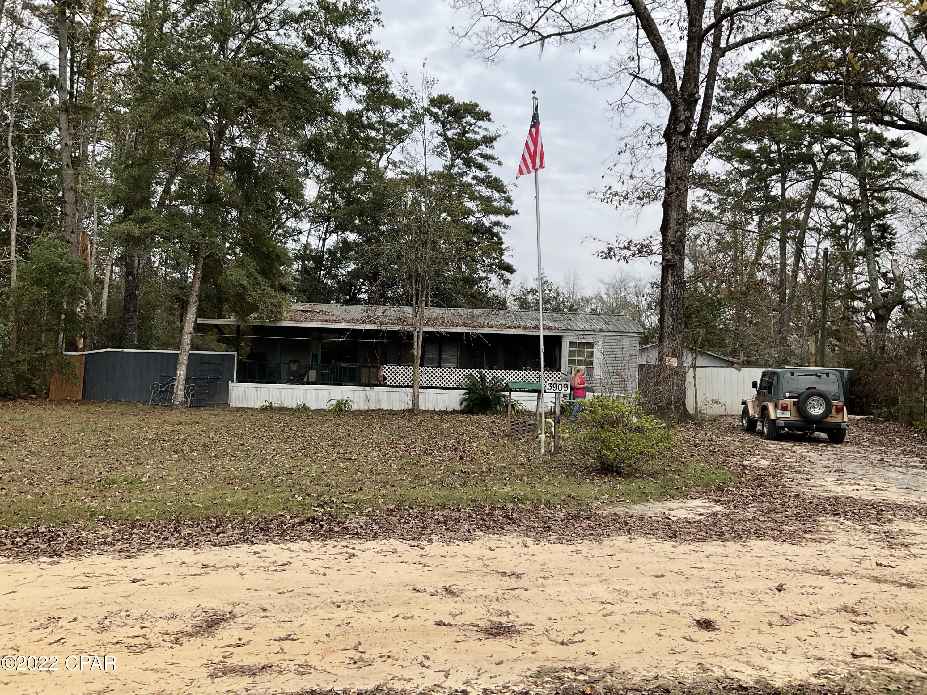 This is a nice double wide mobile home with a great Florida Room and office space. Two bay partially enclosed pole barn with a nice enclosed workshop with 100 amp service and RV hookup.Located in an older subdivision with Private boat launch and Pavilion for Birthdays, Reunions and Weddings. HOA fees are $100 annually.