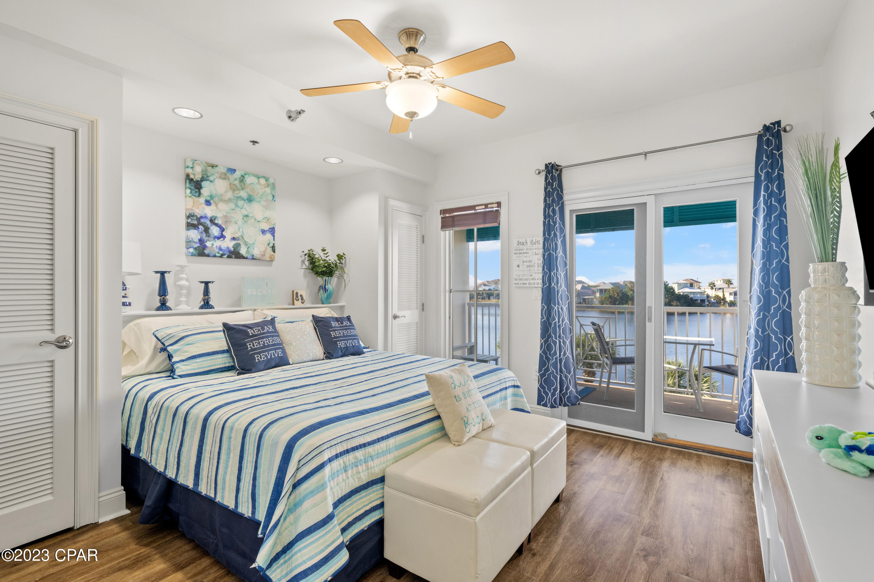 114 Carillon Market 307 Street  