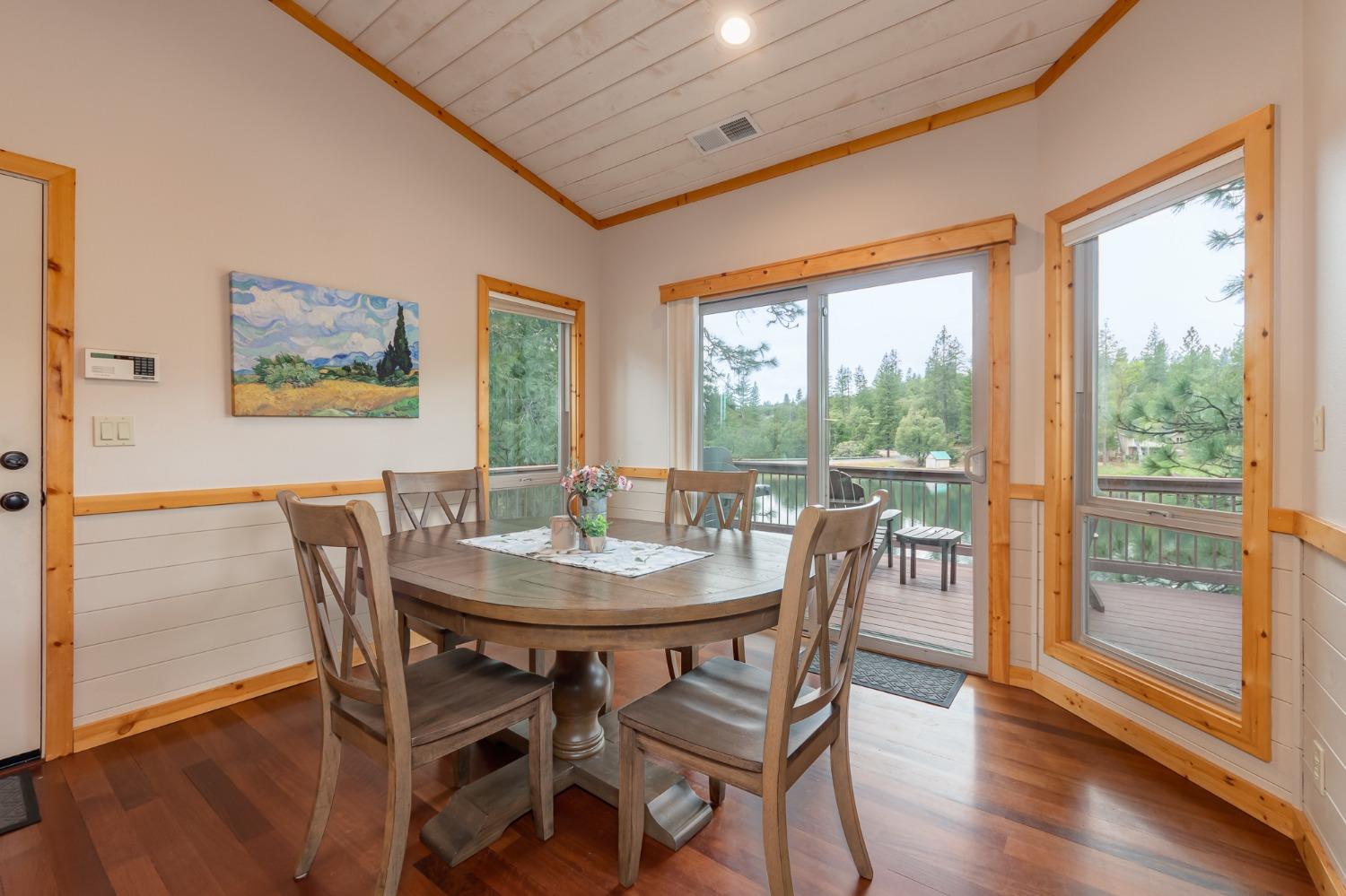 Sierra Sunset Breakfast Nook