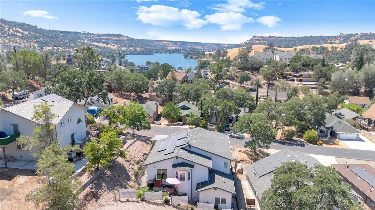 Welcome to your dream home, right around the bend from Lake Tulloch!