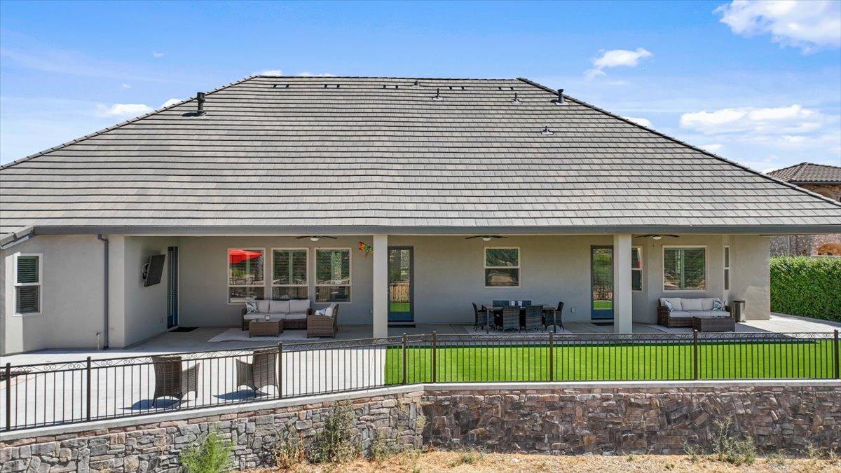 1976 Oak Creek Drive, Copperopolis, California 95228, 3 Bedrooms Bedrooms, ,4 BathroomsBathrooms,Residential,For Sale,Oak Creek,202303288