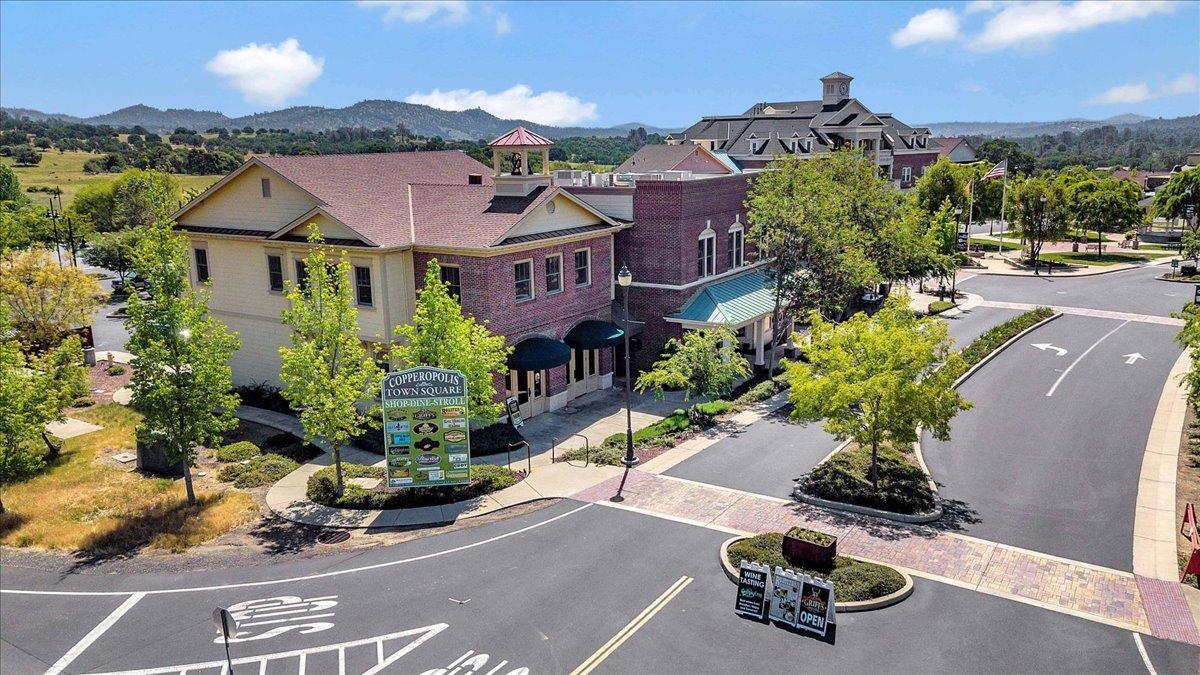 Shops and dining at the Town Square