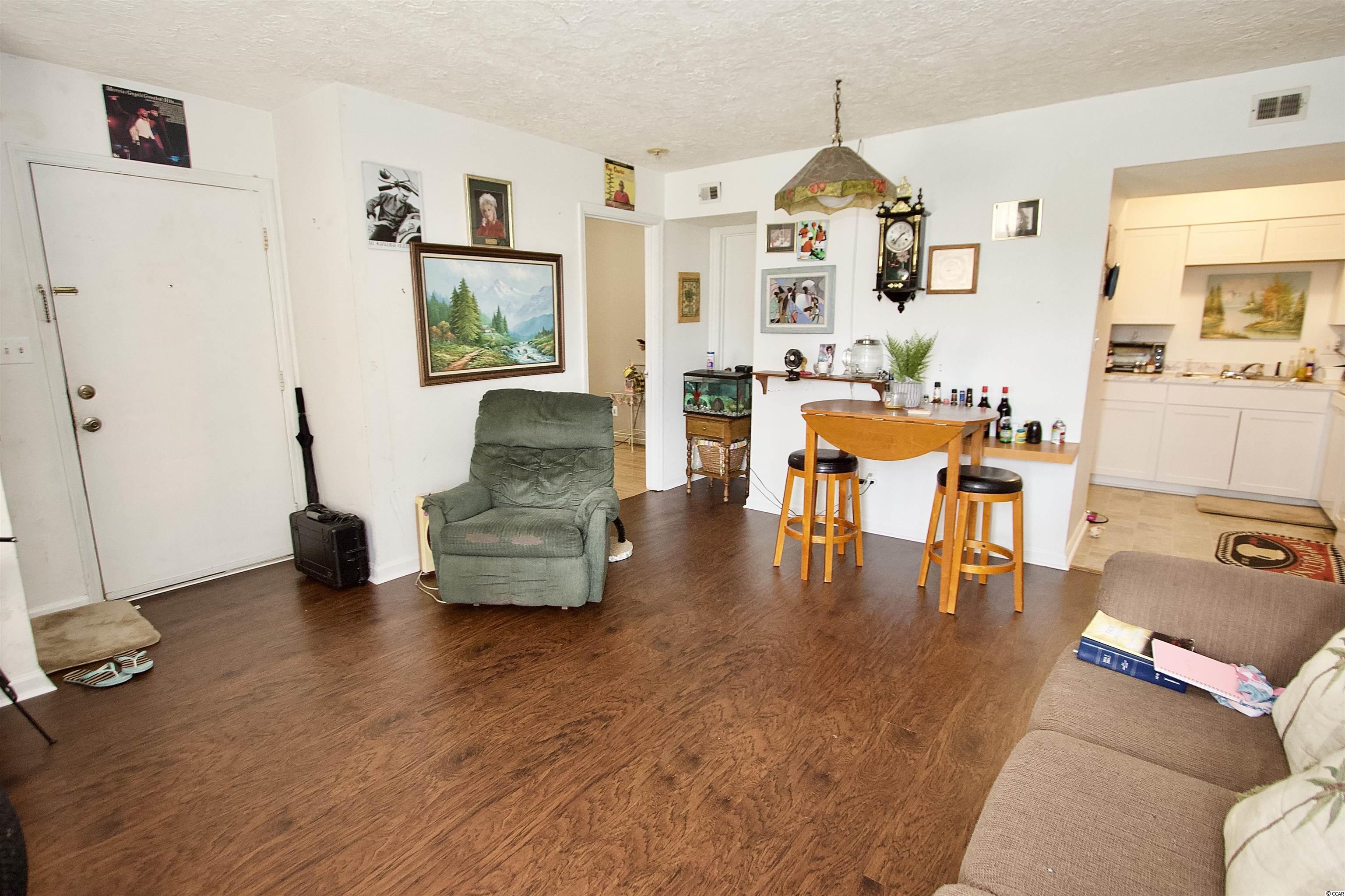 2005 Greens Blvd.