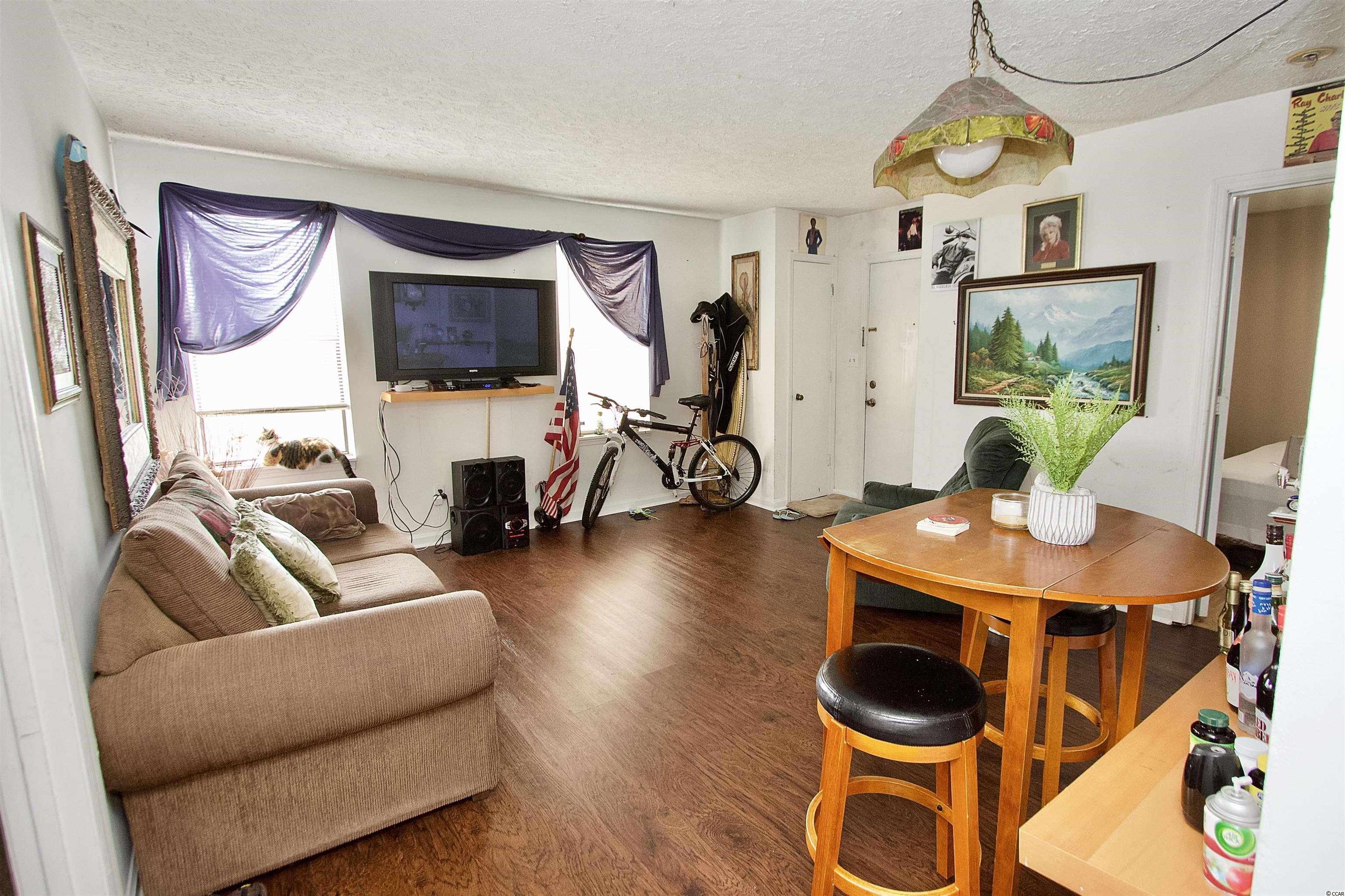 2005 Greens Blvd.