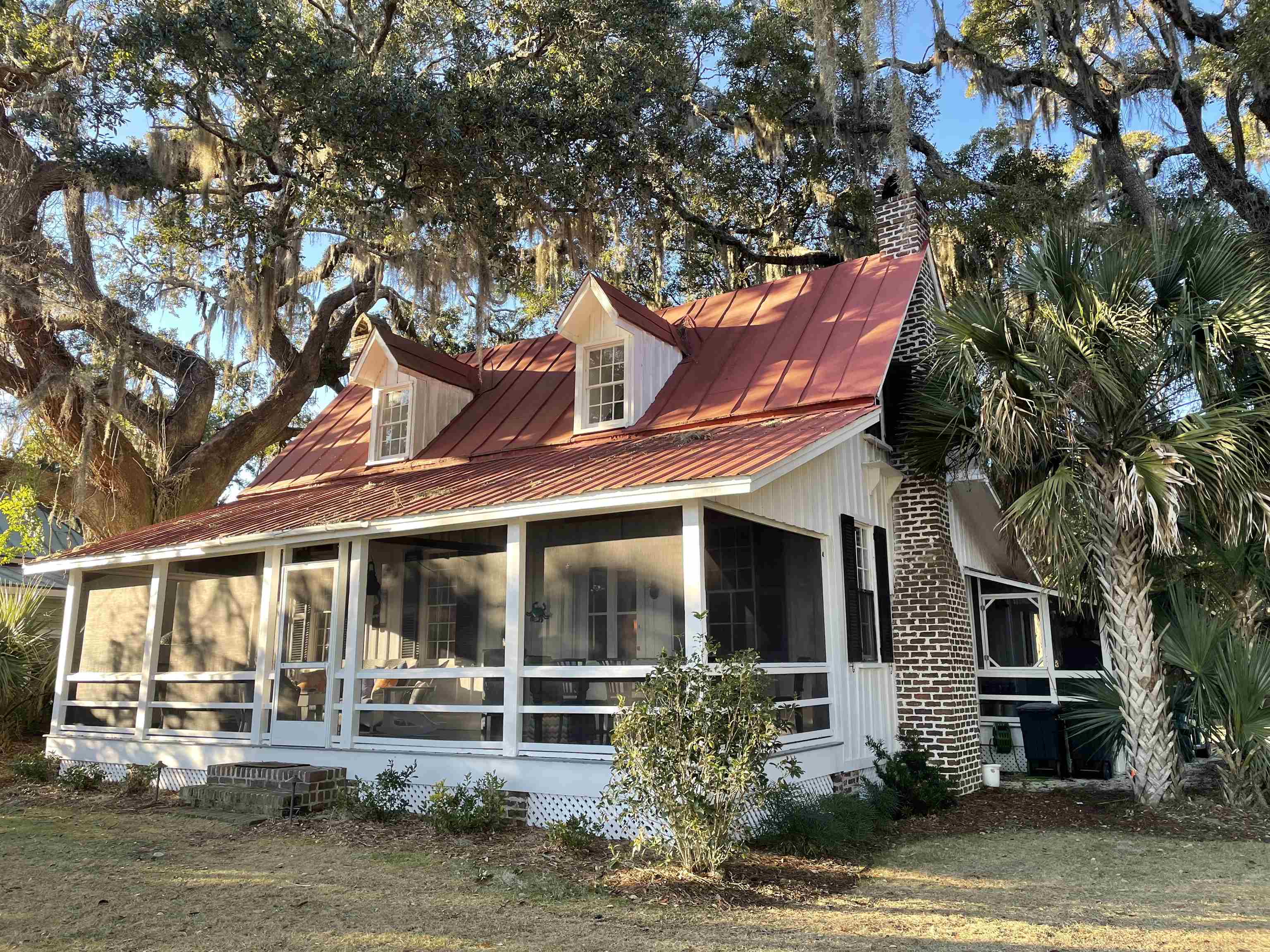 127 Oak St. Mcclellanville, SC 29458