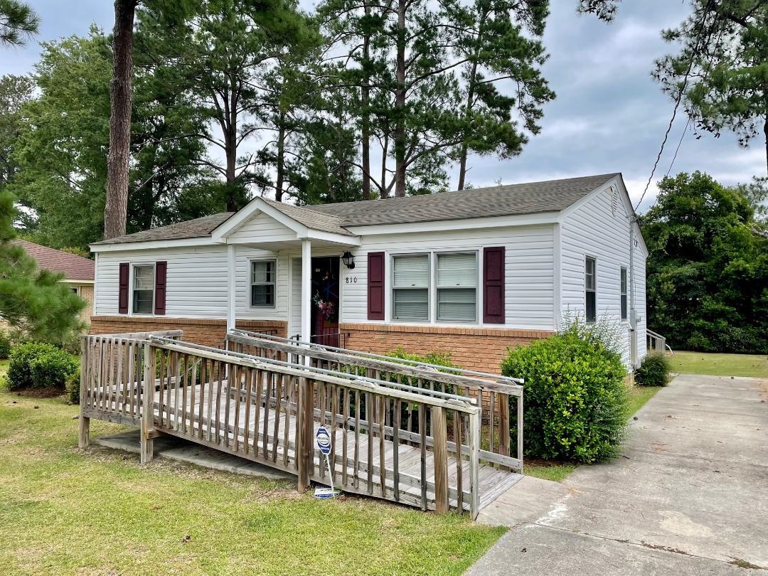 810 Rosewood St. Mullins, SC 29574