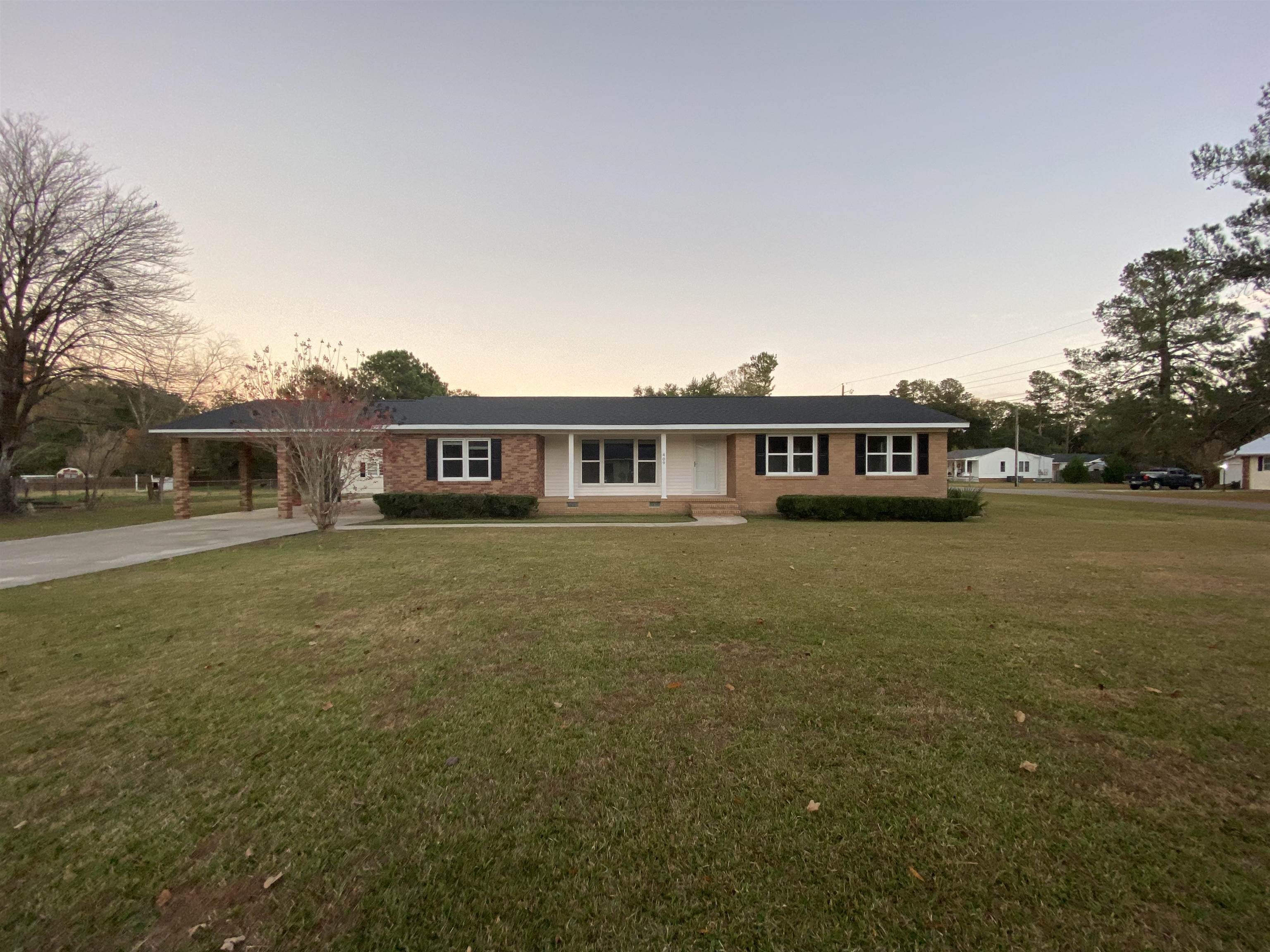 409 S Hazel Ave. Andrews, SC 29510