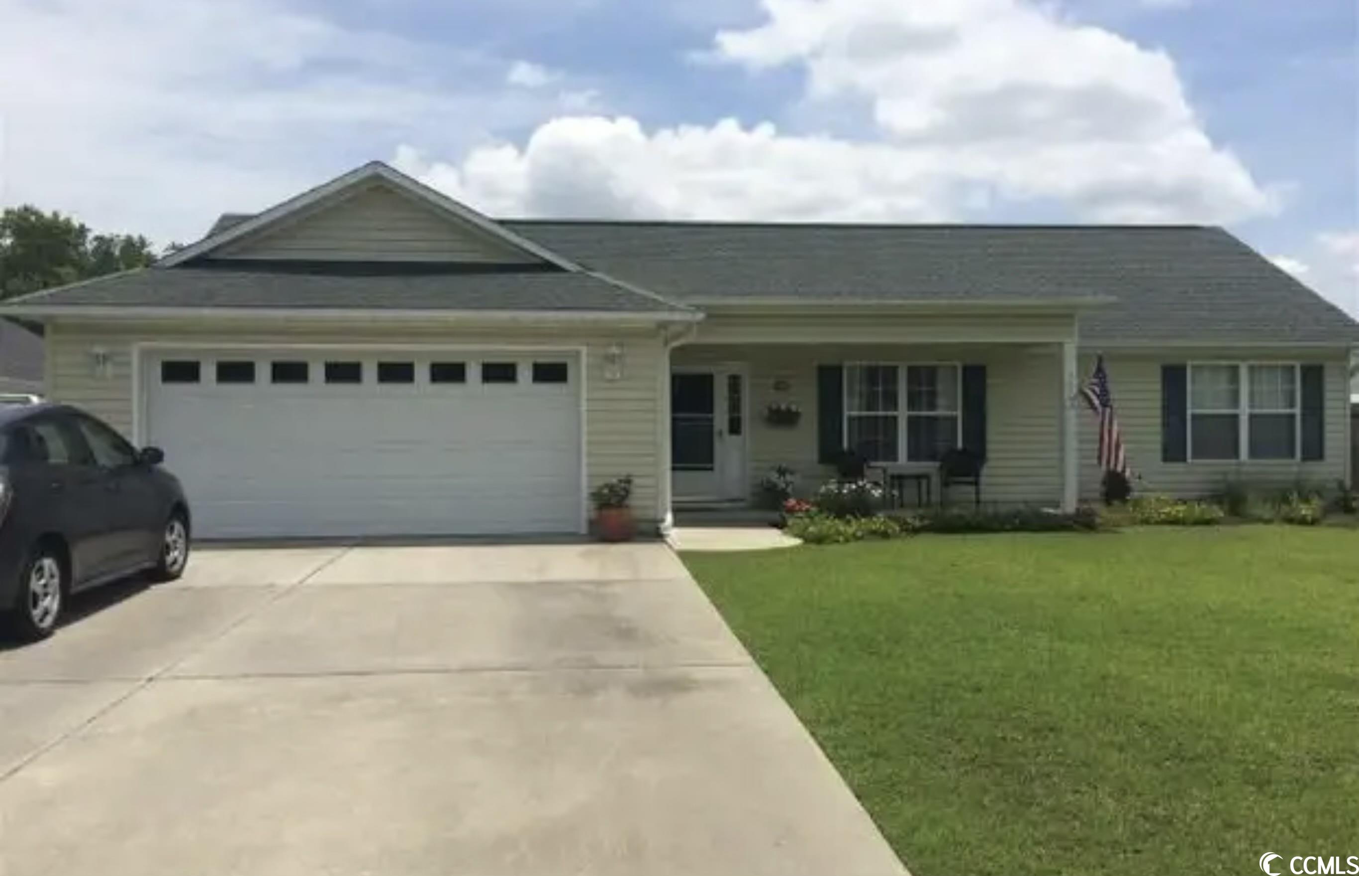 no hoa and charming 3 bedroom, 2 bath home located in the aquila estates subdivision of conway. the spacious kitchen is equipped with vaulted ceilings, tons of counterspace, and breakfast bar. the main living area off of the kitchen consists of a dining area and living room- perfect for family gatherings. the opportunities are endless for the backyard, as there is no hoa. come and enjoy conway and all it has to offer- spend an afternoon downtown on the riverwalk, enjoy lunch at one of the many cafes and do some shopping. aquila estates is a short distance to coastal carolina university and one of the area's major hospitals. this home has it all!  motivated seller.