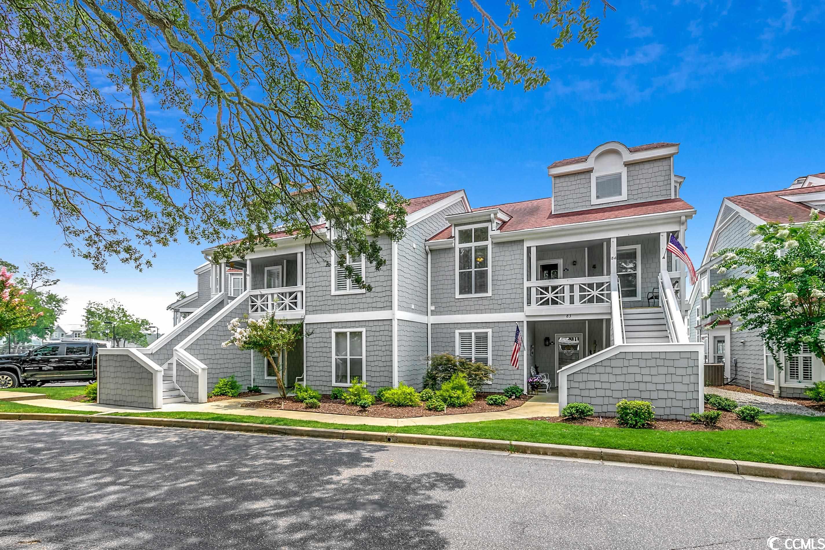 panoramic views in this, dream condo in the exclusive mariner's pointe, a private waterway community. entering through the front door you will find tile flooring in the foyer, hall, kitchen, dining, and bathrooms. the stairs lead to an office/loft area, and the master bedroom/bath. the kitchen has ample cabinetry, a breakfast nook, a passthrough to the dining room, and granite countertops. lvp flooring welcomes you into the living room, gas log fireplace in the living area, as well as a bonus back deck, overlooking the marina with views of the icw! the community comes with access to the pool, hot tub, marina, as well as a clubhouse, which boasts a private pub ( the only inthe state ). don't miss out on this incredible gem! welcome home!