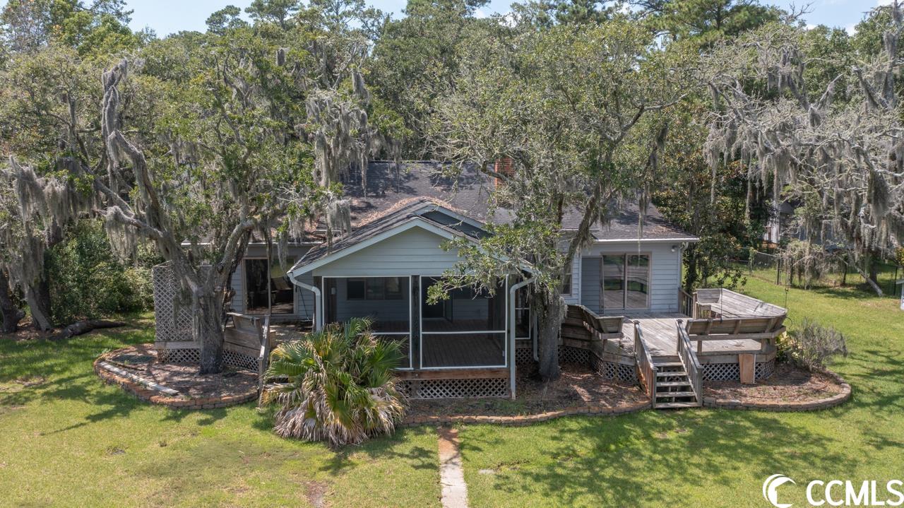 here’s your rare opportunity to own a 1 acre property on pawleys creek.  this creekfront property features picturesque oaks & privacy.  enjoy instant access to creek fishing, crabbing, paddle boarding and much more.