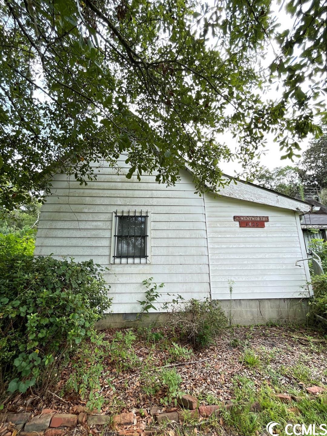 sold as-is. the seller is unaware of the condition of the home and has not seen the home in over 20 years. square footage is approximate and not guaranteed. buyer responsible for verification.