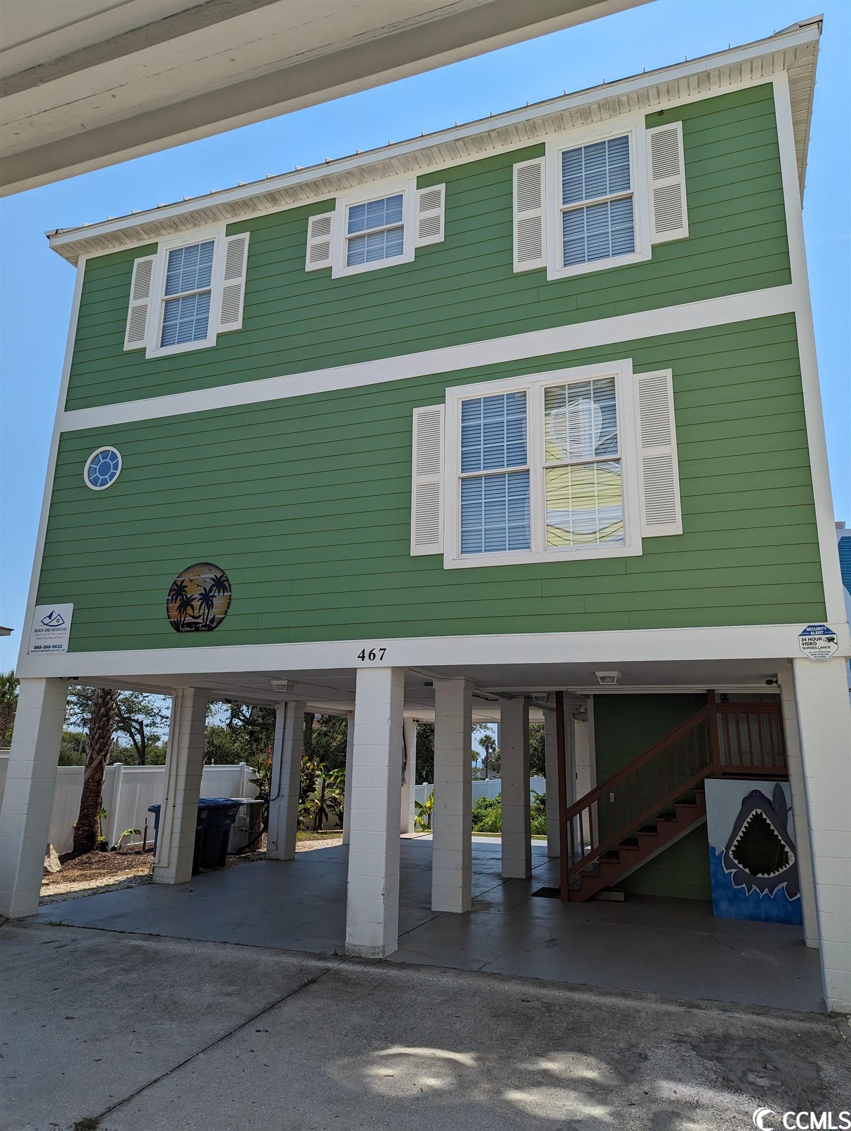 beautiful 4 bedroom 4.5 bath. community pool. great location, steps from the ocean.