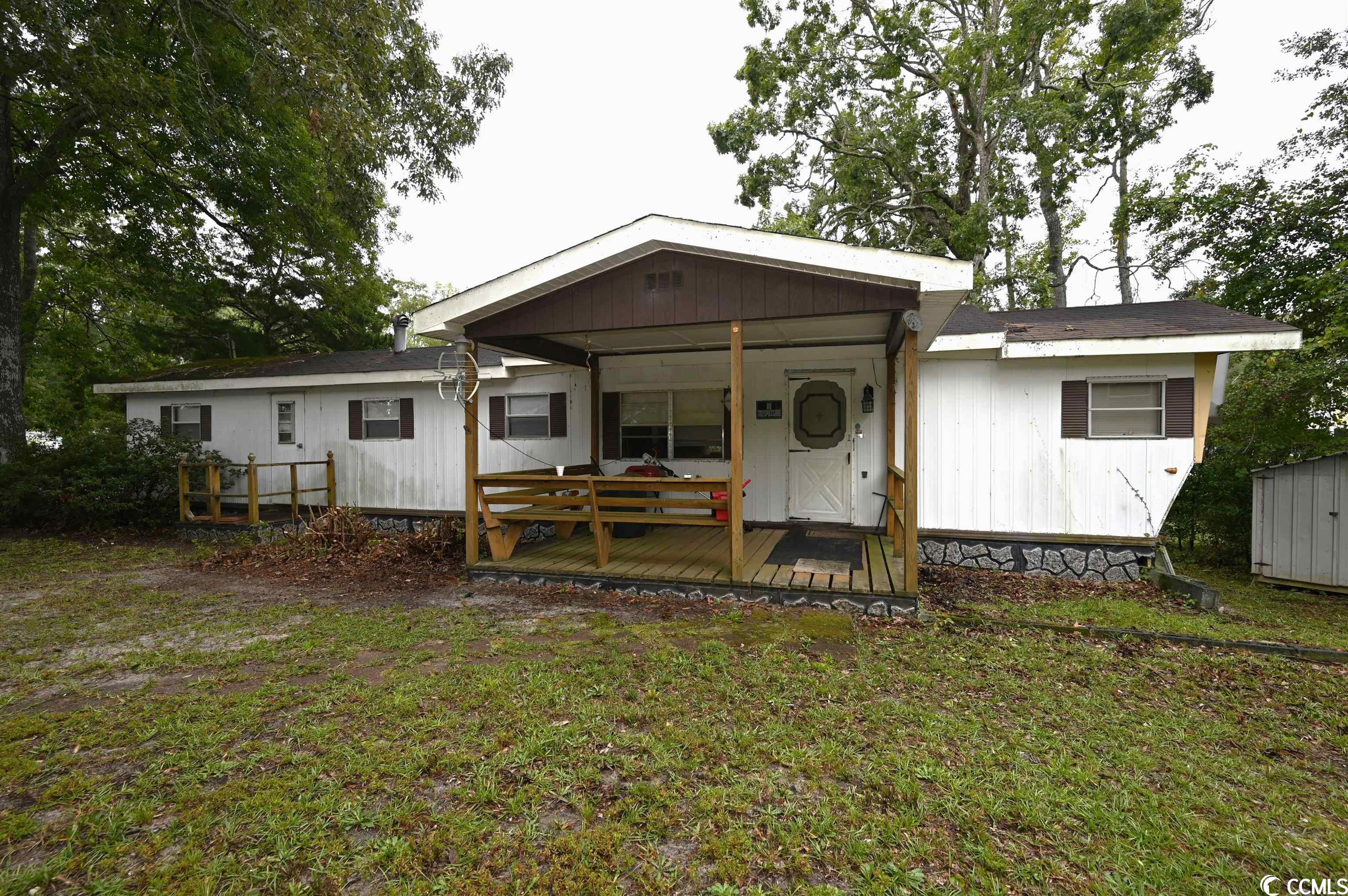 cash only! property is being sold as is where is condition. several possibilities with this property, such as fixing it up or putting a new home on it. no hoa's! you are able to drive a golf cart to the beach! just minutes away from the shopping centers, grocery stores, and entertainment north myrtle beach, sc has offer. comes furnished! buyer is responsible for all measurement verifications.