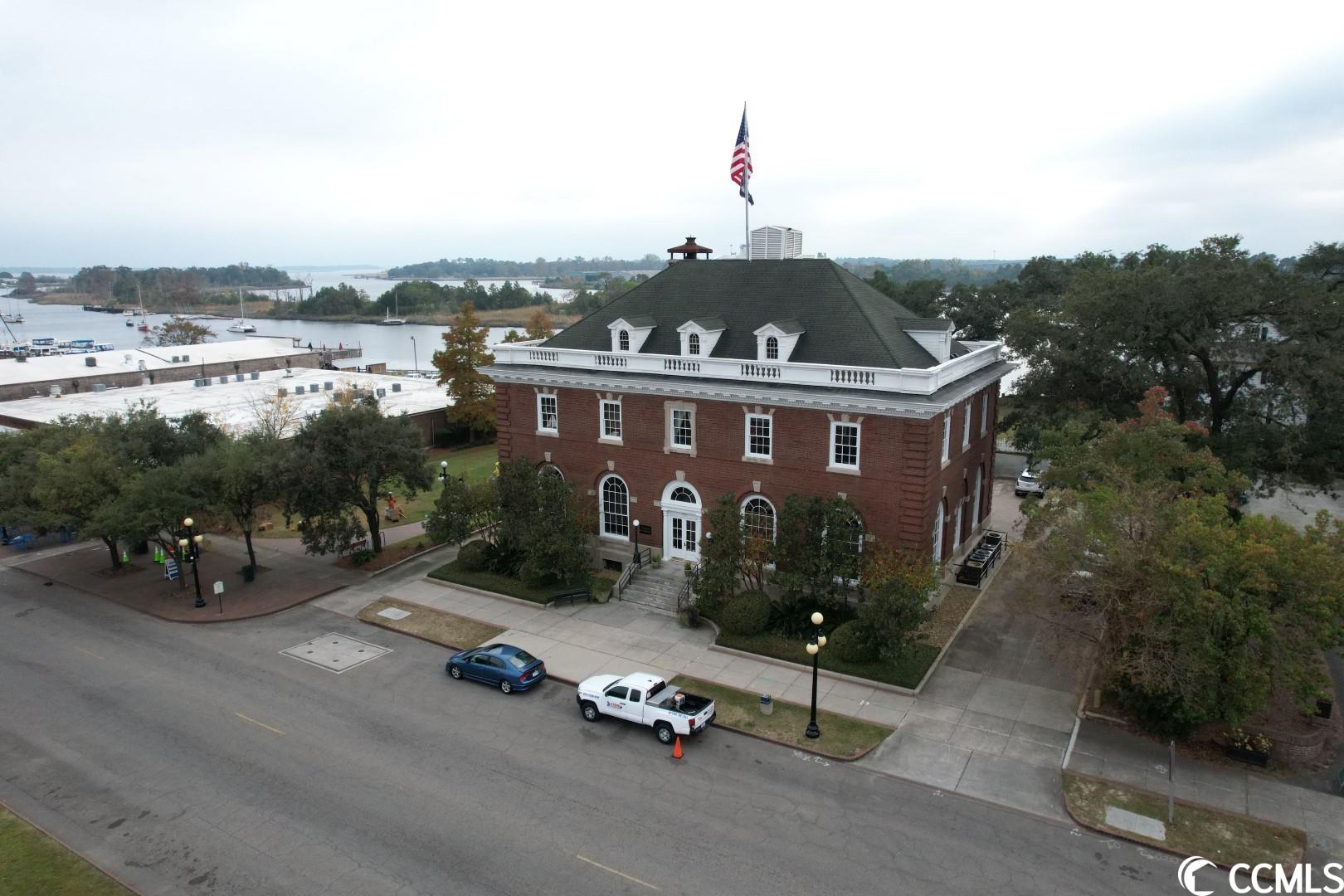 office suite within the beautiful historic building located at 1001 front st. make a statement with your business by calling 1001 front st your office location. located on front st in georgetown within walking distance of great dining, shopping, water, banking, and more. gross lease, multiple year lease preferred. square footage is approximate and not guaranteed. buyer responsible for verification.