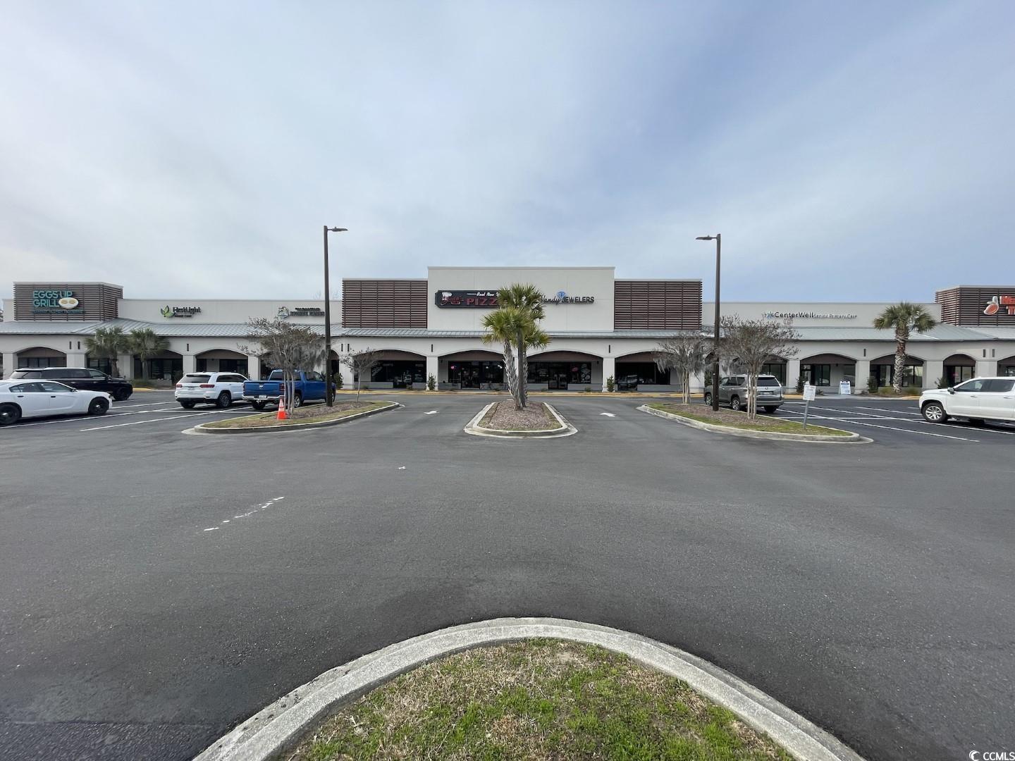 for lease:  1,833 sf in-line restaurant with hood and two restrooms.  the oasis is an established retail strip center located in the garden city/murrells inlet area. in 2023, landlord finished a complete architectural renovation. tenants include eggs up grill, centerwell senior primary care, gino's pizza, vandy jewelers, first light home care and thai cuisine. additional features include covered walkway (sufficient for outdoor seating), storefront signage and lighted pylon signage. square footage is approximate and not guaranteed. buyer responsible for verification.