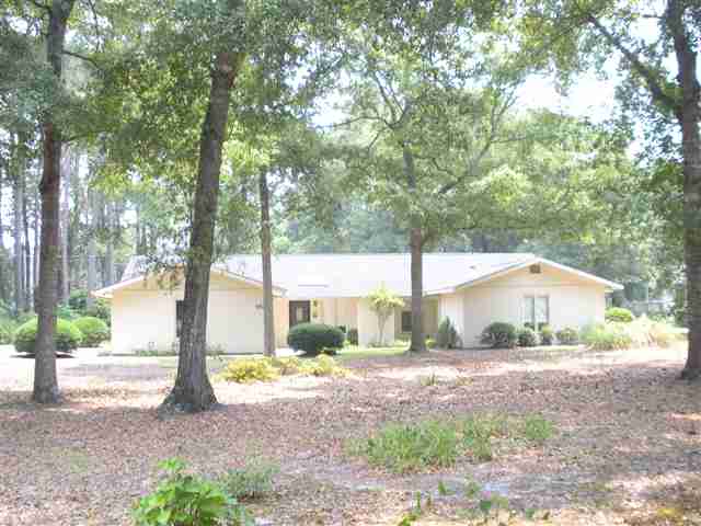 372 Country Club Dr. Pawleys Island, SC 29585