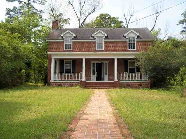 905 Main St. Conway, SC 29526