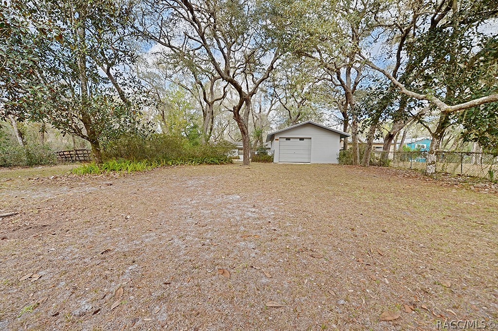 Listing photo id 2 for 3583 Lazy River Drive