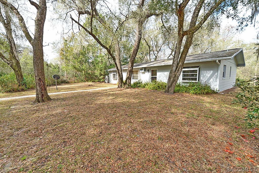 Listing photo id 3 for 3583 Lazy River Drive