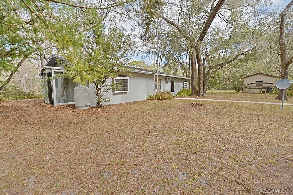 Listing photo id 4 for 3583 Lazy River Drive