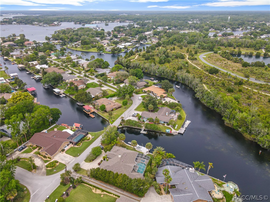 Enjoy this Pristine Fresh water springs Home overlooking Three Sisters Springs!  What a great location to swim off your dock, golf cart over for dinner or a Sunset cruise to The Gulf of Mexico. You have deep water, 2 docks, seawall. Elegant 4/3.5 totally remodeled kitchen w/wood cabinets, granite and breakfast bar. Open concept from the kitchen to the living areas. There's a fantastic formal dining space for family gatherings. Other features include: Wood flooring, gorgeous lanai area w/travertine tiles, new roof in 2018, new A/C in 2013, NEVER FLOODED! Generator, gas fireplace, double pane windows, truly a spectacular home in a prime location!