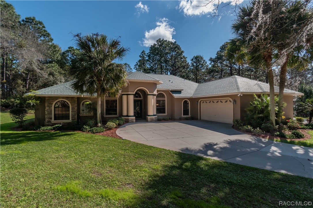 Listing photo id 1 for 5031 Crossgate Point