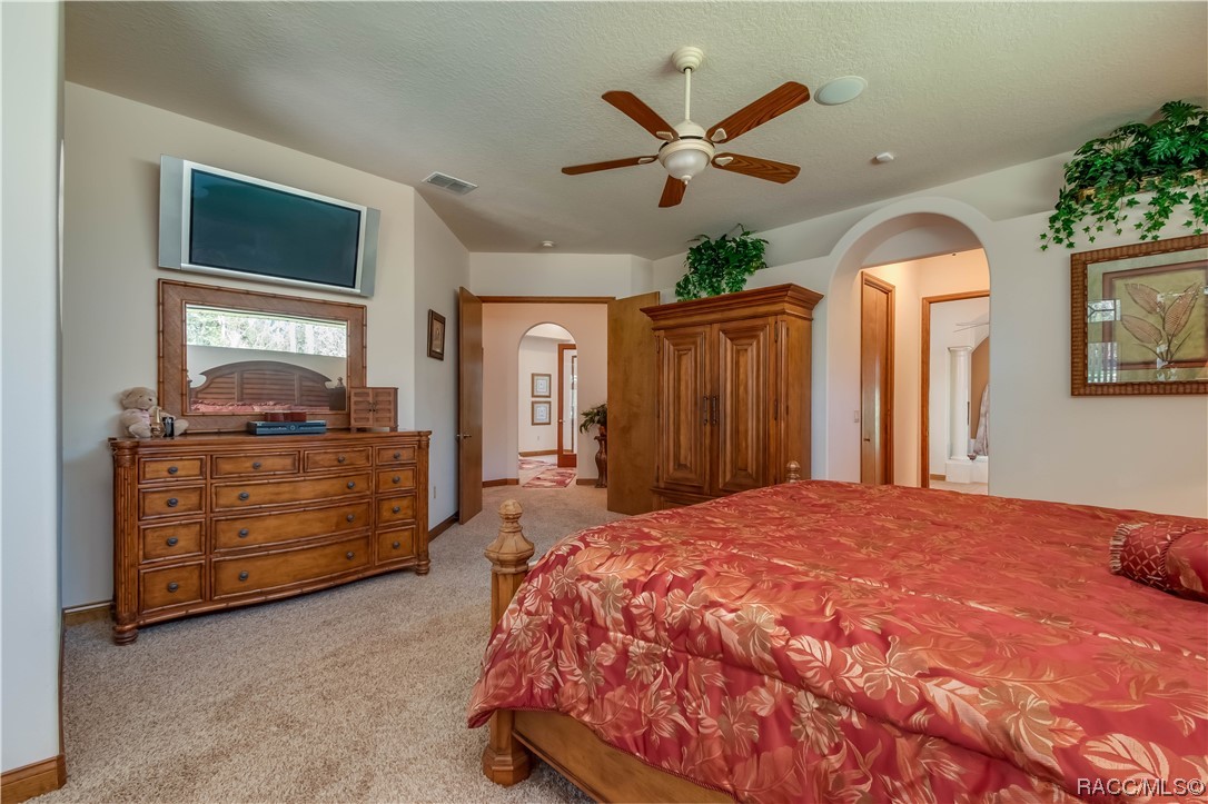 Listing photo id 17 for 5031 Crossgate Point