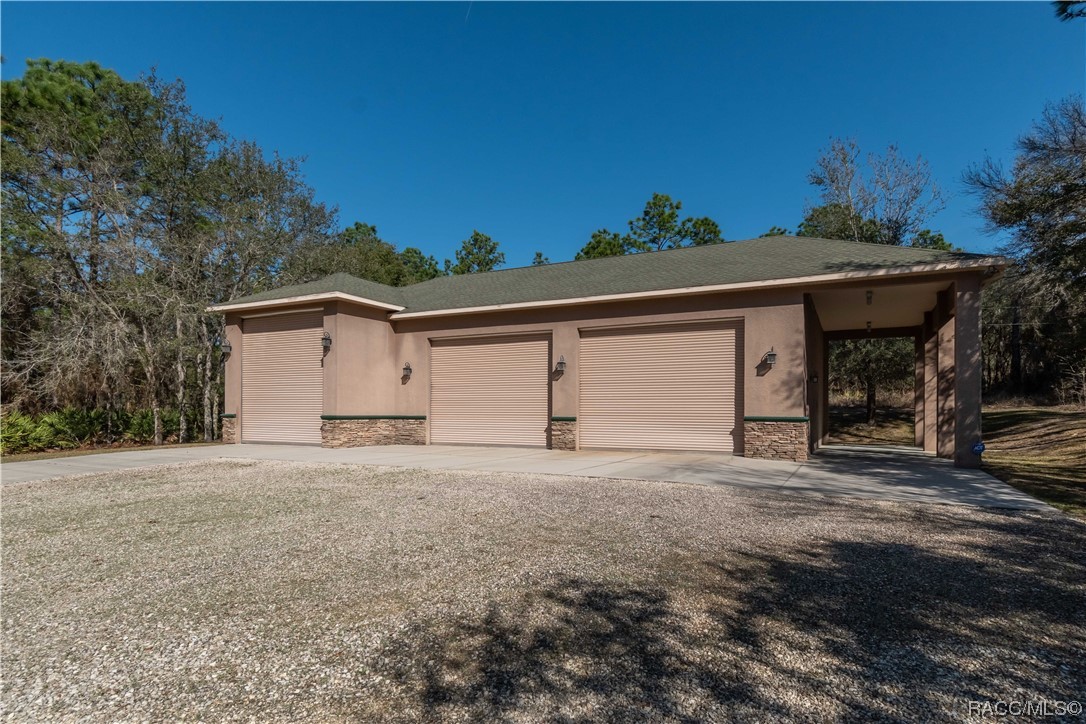 Listing photo id 60 for 5031 Crossgate Point