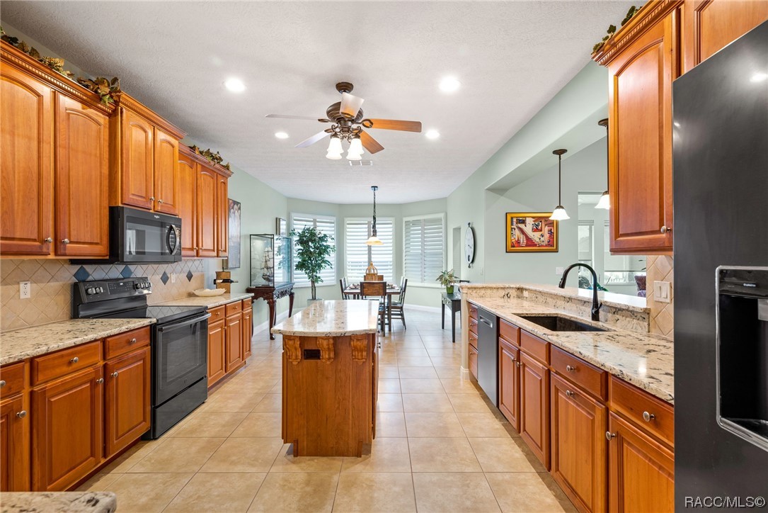 Listing photo id 27 for 11972 Riverhaven Drive