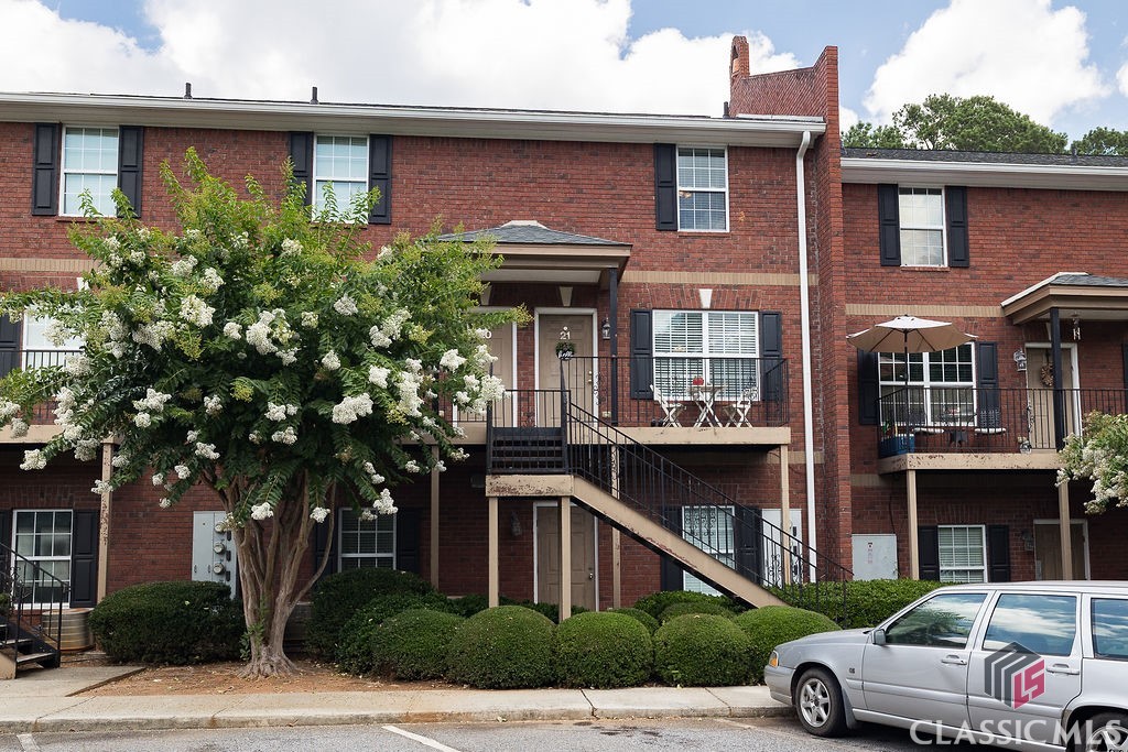 This Jefferson Place 2 bedroom, 2.5 bath condominium is conveniently located just minutes from UGA Medical Campus, Normaltown, and Piedmont Athens Regional Hospital. The main level features a spacious living area that opens to a kitchen with a breakfast bar. Laundry is located off the kitchen and the main level also has a 1/2 bath for guests. Upstairs each bedroom has its own private bath full bath.