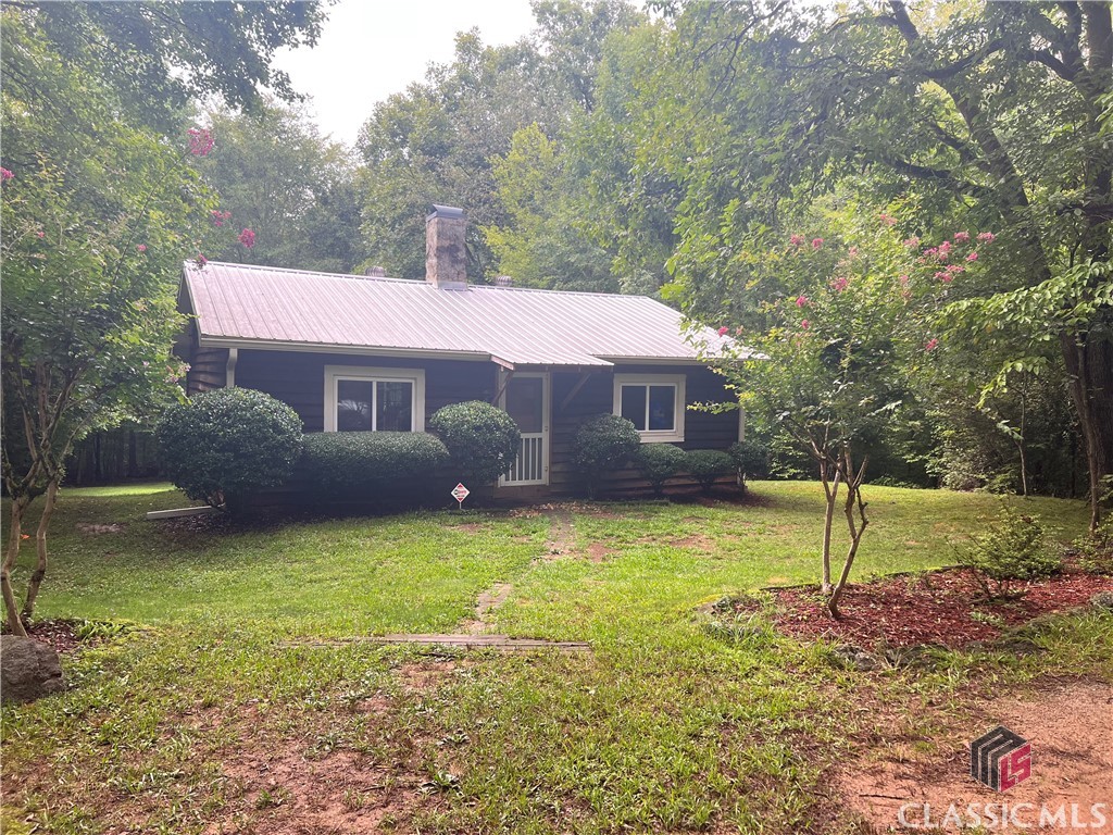 Private Cozy Cottage nestled on 4 + acres located 10 minutes from Watkinsville or East side of Athens. This newly renovated home has 1 bedroom and 1 bath, large open kitchen and living area. New cabinetry and flooring. All appliances are included !   Fully covered back porch to sit and enjoy nature and a large back yard.