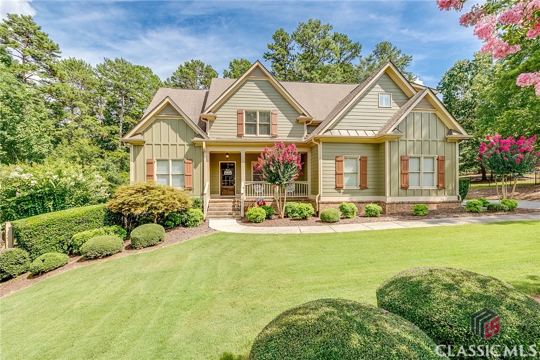 Honey, I’m home! 

This gorgeous home is located in Bogart Ga. Beautiful front porch to sit on and enjoy this nice weather! Fully finished basement. Vaulted ceilings! Modern/updated kitchen! Spacious fenced in yard! Come see this home in person!