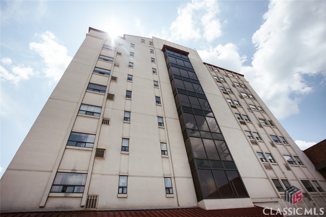 Location! University Towers in Downtown Athens, GA on the corner of Broad & Lumpkin. Two bedroom, one bath directly across from UGA North campus & 100' to the UGA Arch. Walk to Sanford Stadium. In-unit combo washer/dryer. Leased thru end of July 2023.