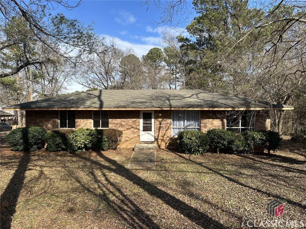 FHA eligible! Beautiful 4/1 ranch home in Athens! Close to UGA! This home has an excellent roommate layout! Brand new LVT flooring, new paint, new stainless steel stove, stainless steel vent hood, brand new water heater! Investor Special! This is the perfect starter home or investment property for student housing, AirBNB, VRBO, or rental! No HOA! Large corner lot! Durable Flooring! Plenty of space to park! Seller is motivated! Come see!
