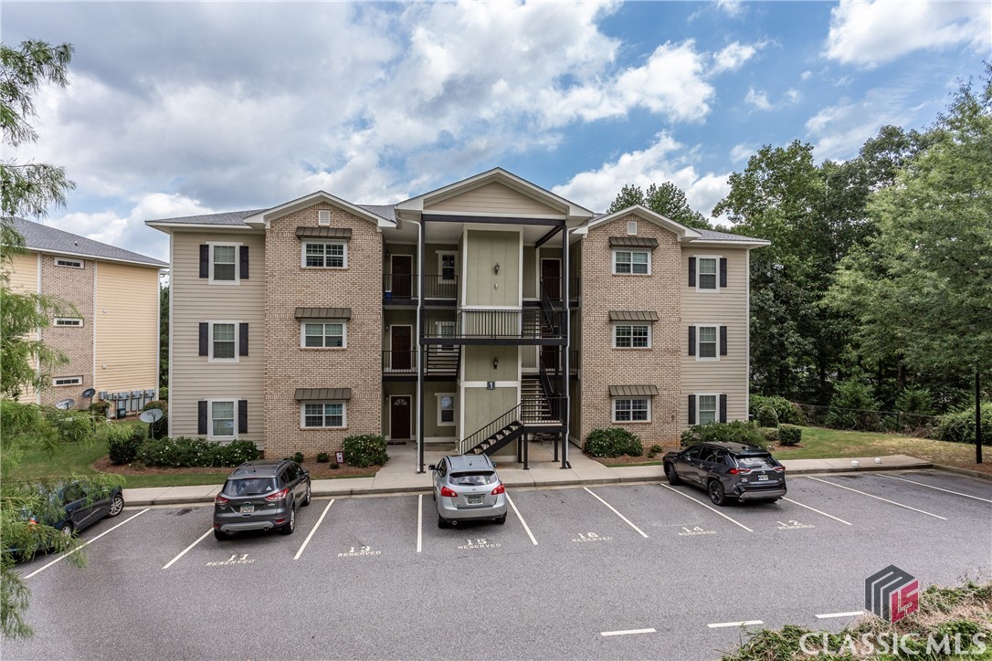 Vacant condo available in Woodlake! This 3 bedroom/2 bath condo is in a gated community only 3 miles to UGA. The owner's bathroom was completely remodeled and has a huge shower! Granite counters, upgraded appliances and lighting, and hardwood floors in common areas. The HOA covers everything except power.