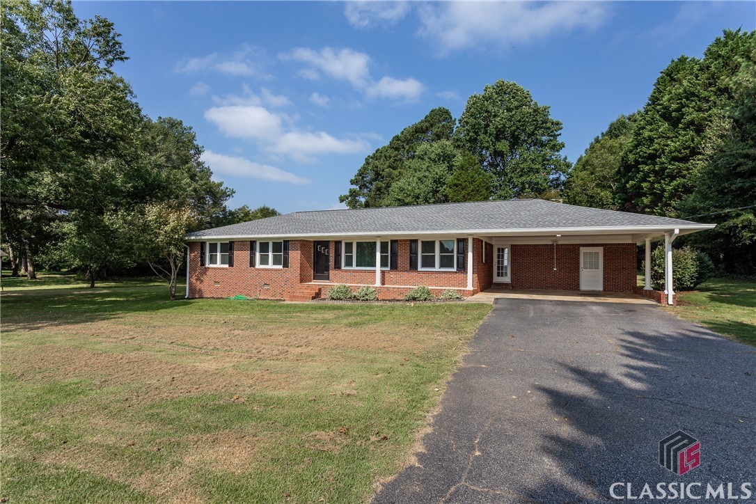 Completely remodeled ranch home in Oconee County! Located less than 1 mile from Butler's Crossing, this home sits on a 1.5 acre private lot with no HOA, no covenants, and easy access to everything! There are three bedrooms and two full bathrooms all on one level. Home is move-in ready with too many updates to list. New HVAC, new roof, remodeled bathrooms, fresh carpet, new windows, fresh interior and exterior paint, and new gutters are just a few of the highlights. There is also an enclosed sunroom and separate storage / utility building.