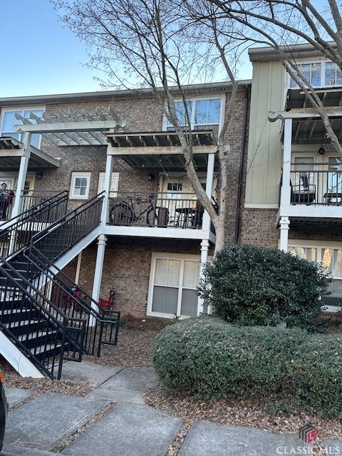 3 Bedroom 3 Bath condo available in gated Woodlands of Athens.  Rented through July, 2024, at $1800/month and professionally managed.  Perfect for parent buyers needing occupancy for August, 2024.  Buy now and receive rent until needed in August.  Premier student community with resort style amenities.   Gated, Clubhouse w/ fitness center, huge pool, sand volleyball/basketball/tennis courts.  Main level has one bedroom and one full bath, Upstairs had 2 bedrooms with private baths. HVAC replaced 2014, hot water heater replaced 2017, DW/Microwave/Range/Fridge replaced 2023.  Washer replaced 2015 and dryer replaced 2019.     NOTE: Interior photos may be stock photos and not of the actual unit.  NOTE:  Woodlands does not allow nightly/weekly rentals.