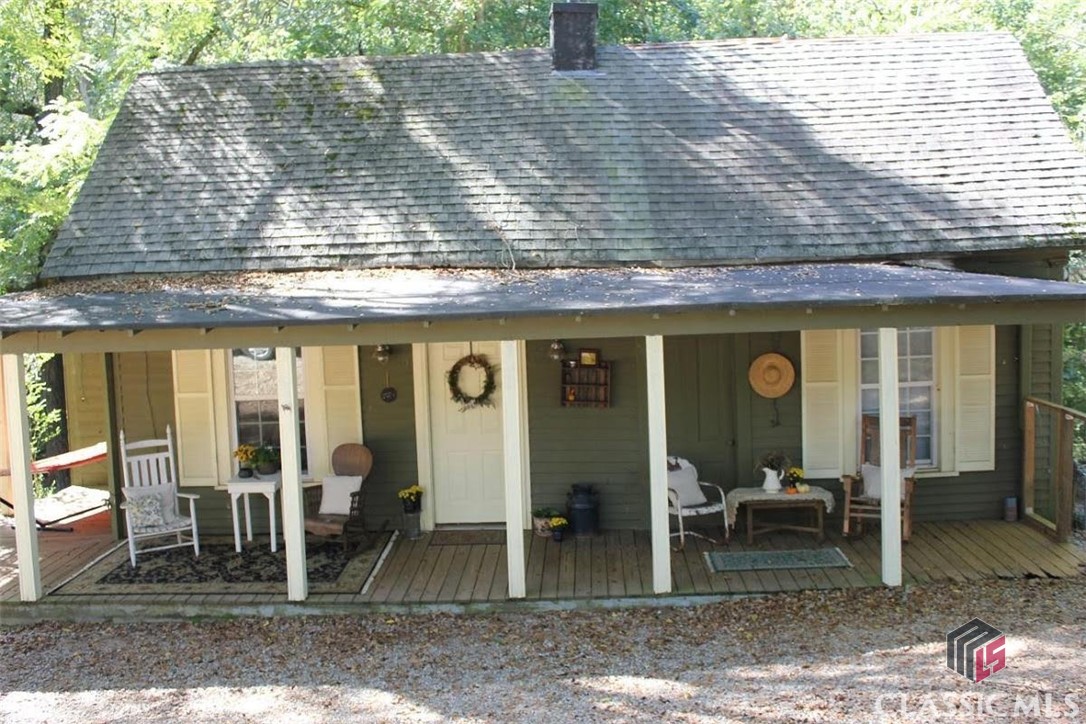 Opportunity for Investors!   Charming cottage close to everything... downtown, restaurants, UGA, the loop.   House is leased through July 2024.  The property can also be purchased as part of a 7 house package deal.  Call Gardner for details  706-340-0139.   Owner/agent is licensed broker in Georgia.