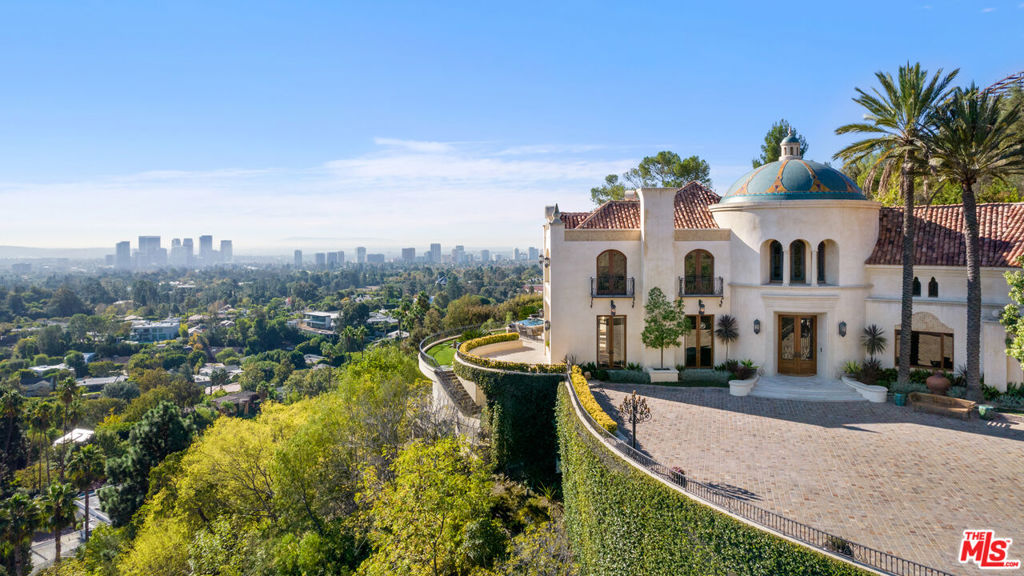 Photo of 10066 Cielo Drive, Beverly Hills, CA 90210