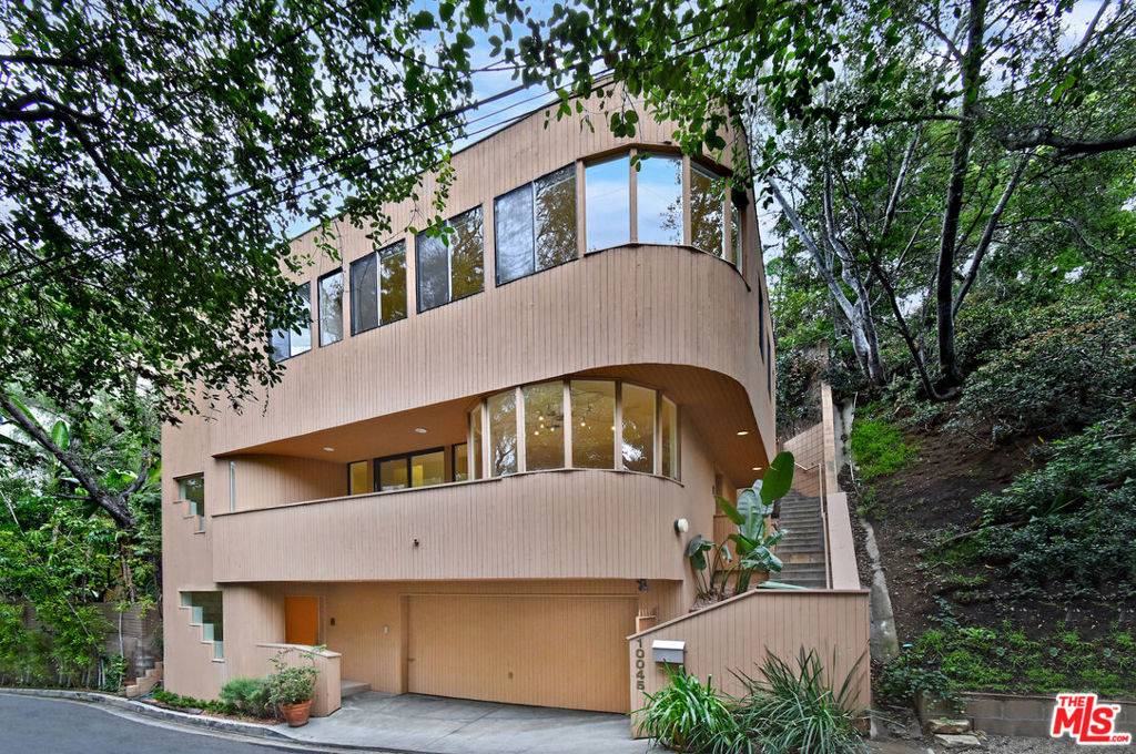 Photo of 10045 REEVESBURY Drive, Beverly Hills, CA 90210