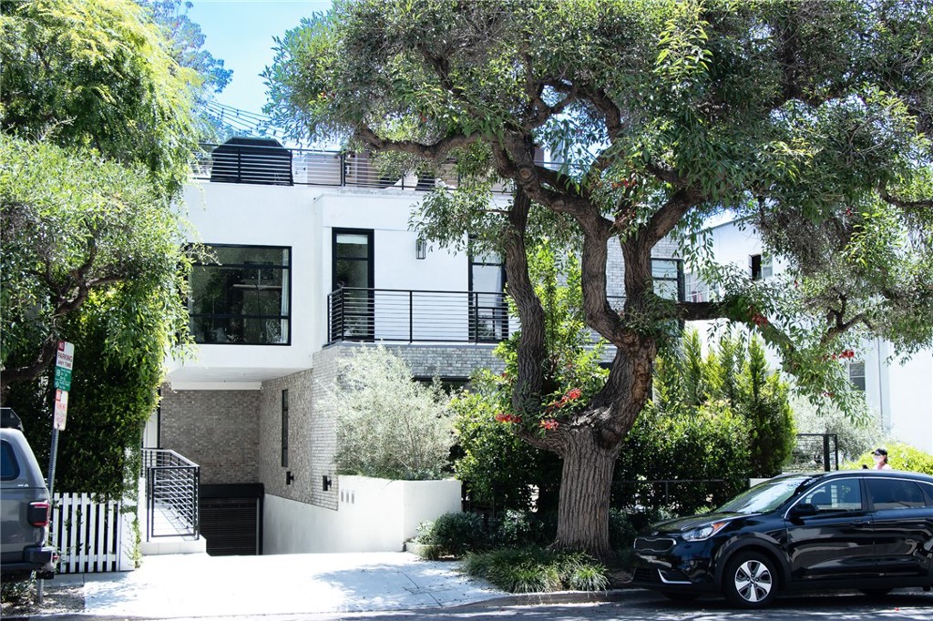 Photo of 634 Huntley Drive #3, West Hollywood, CA 90069