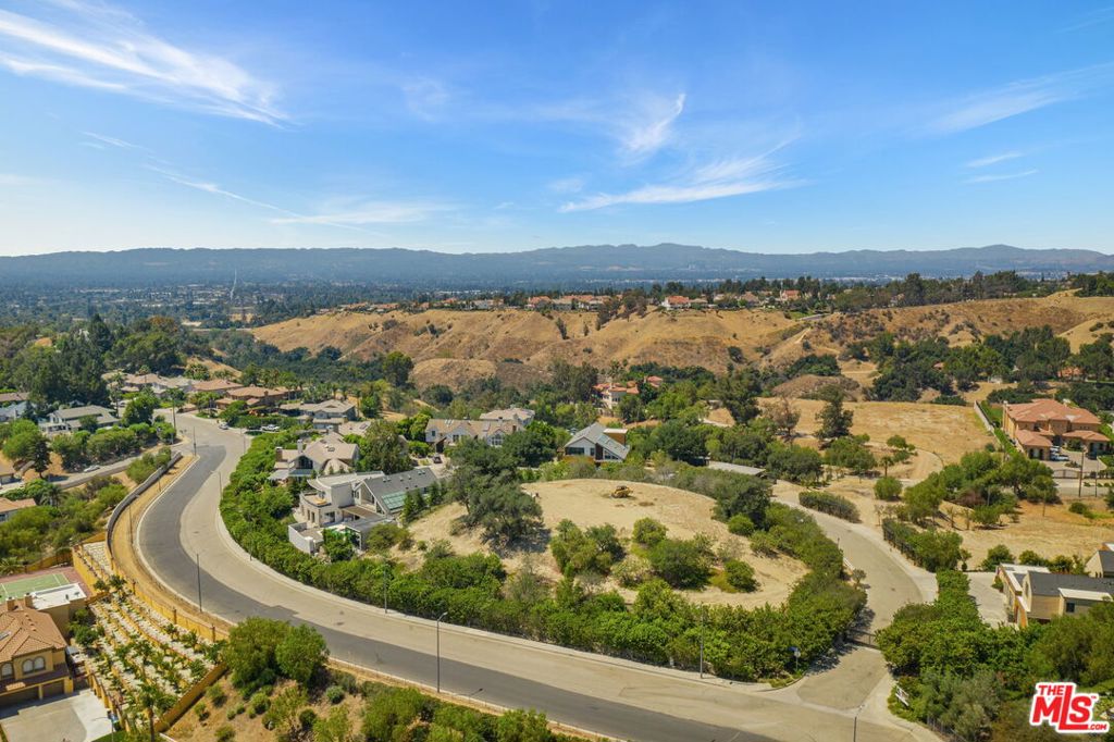 Photo of 18160 Knoll Hill, Granada Hills, CA 91344