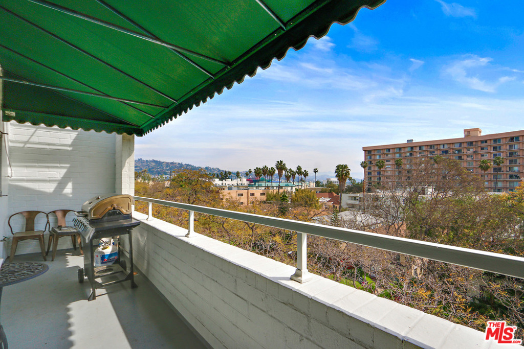 Photo of 339 N OAKHURST Drive #penthouse, Beverly Hills, CA 90210