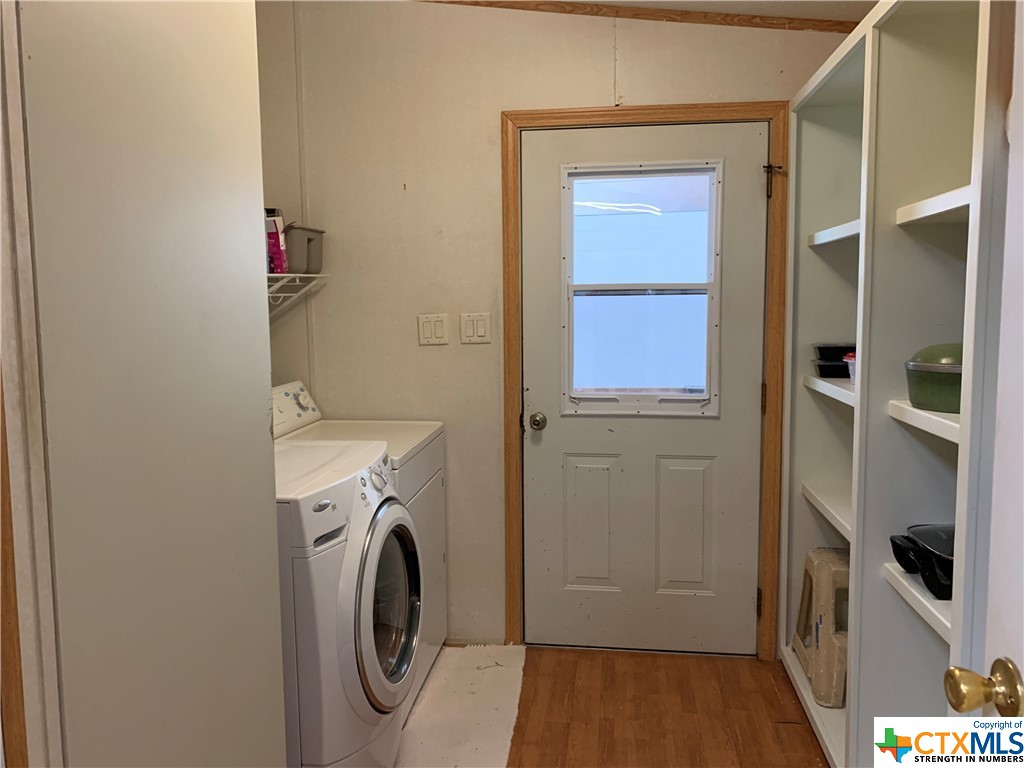 Laundry/Butlers Pantry