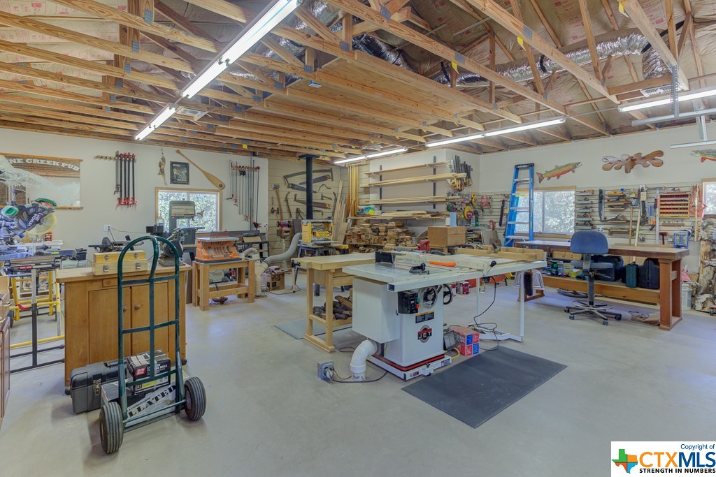Full electric and air conditioned workshop!