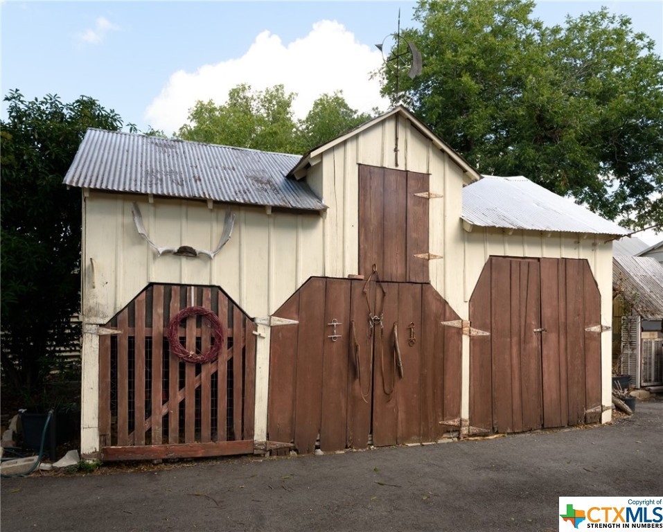 Horse/Carriage Barn